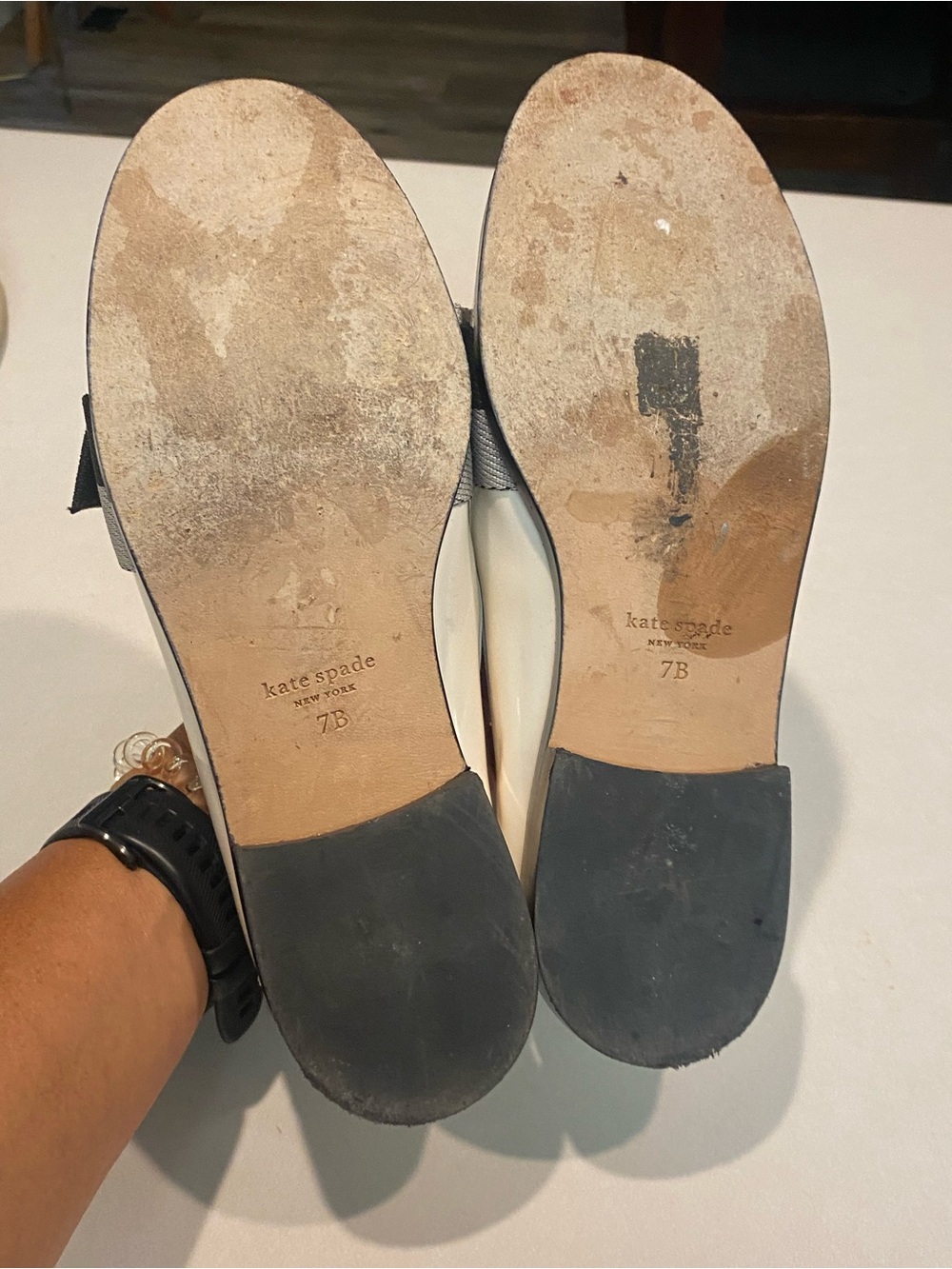 KATE SPADE LEANDRA PATENT LEATHER LOAFER CREAM BLACK BOW PLAID
HEEL SZ 7 - Picture 13 of 16